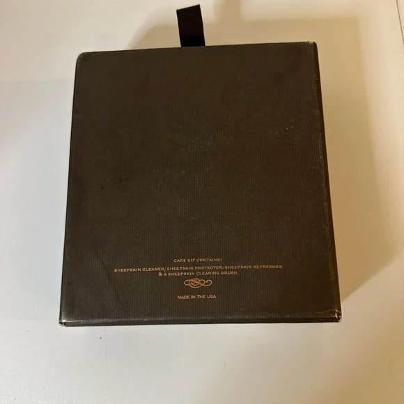 New UGG Sheepskin Care Kit - Picture 2 of 3